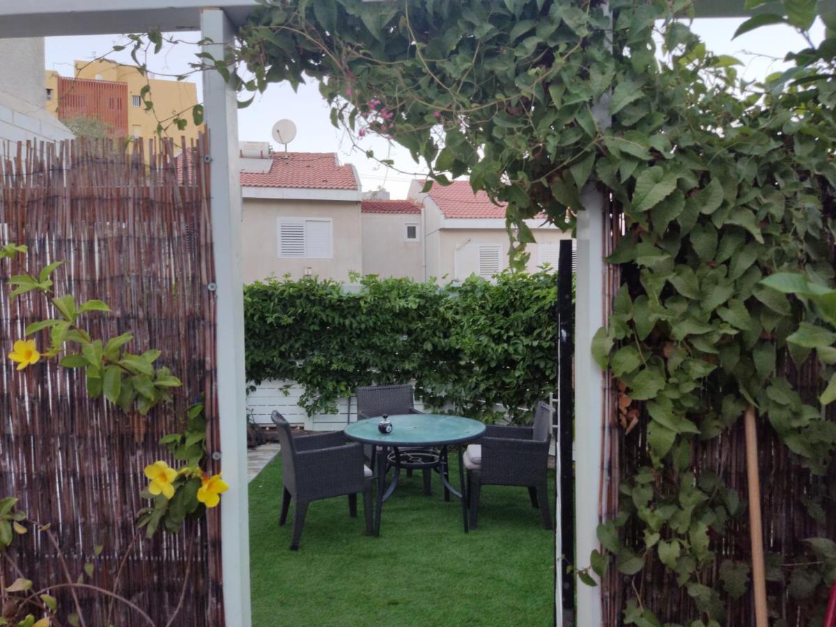 Ester'S Place Eilat Exteriör bild